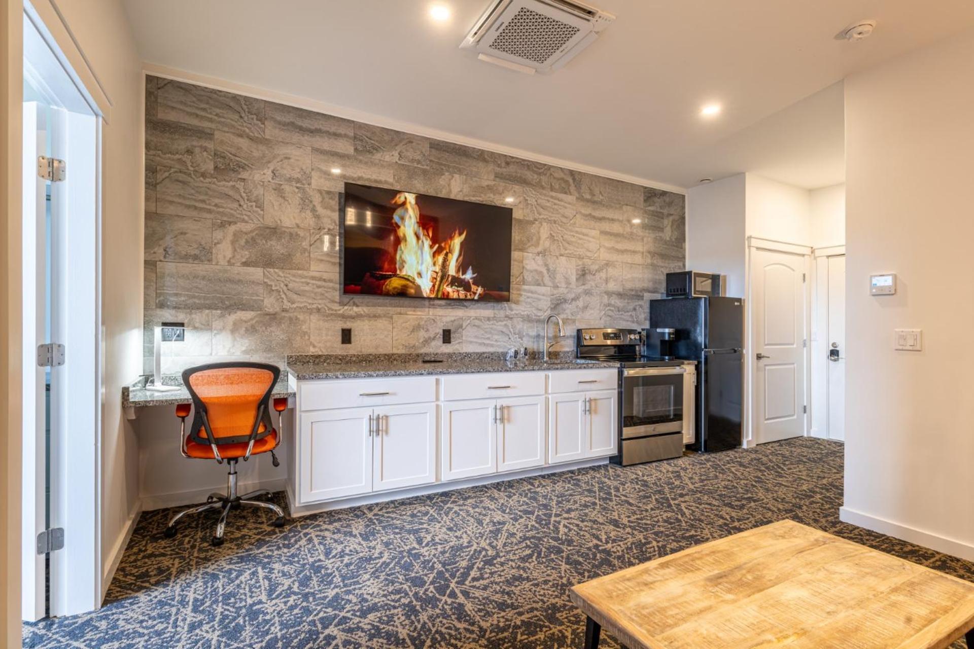 Stone Park Ellsworth-Bar Harbor Aparthotel Exterior photo