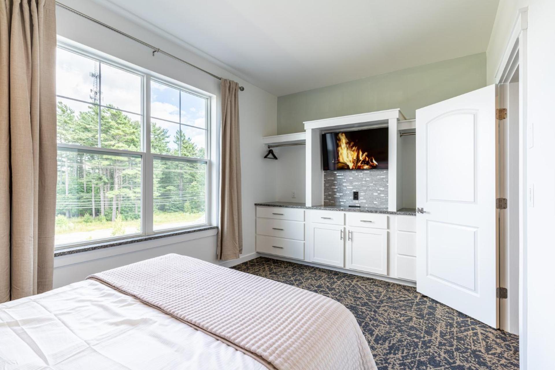 Stone Park Ellsworth-Bar Harbor Aparthotel Exterior photo